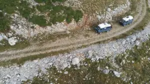 syncro-explorer-t3-t4-t5-t6-4motion-planar-werkstatt auf einer Offroad Straße