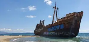 Transporter Explorer Reise Griechenland mit mehreren VW T3 Schiffswrack